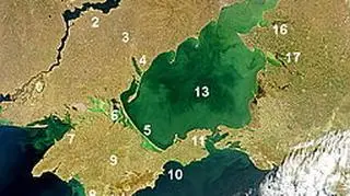 Mierzeja Arabacka, będąca częścią Półwyspu Krymskiego oddziela Sywasz od Morza Azowskiego