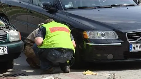 Strącił z auta reklamówkę i wybuchła bomba