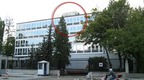 Ambasada USA w Warszawie. Widoczna na dachu nadbudówka ma skrywać sprzęt szpiegowski