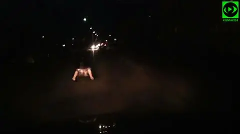 Białystok. Piesza wtargnęła na jezdnię tuż przed samochodem, jest nagranie