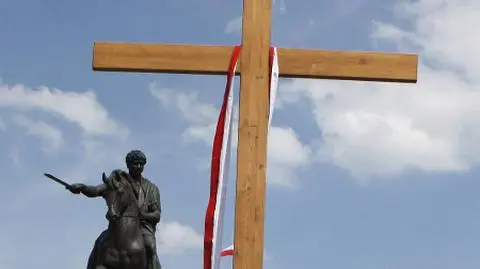 Michałowski: Pomnik z dłońmi to niedobry pomysł