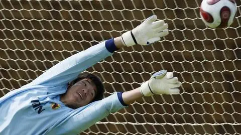 Japoński bramkarz w akcji