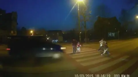Babcia uratowała dziecko przed pędzącym samochodem 