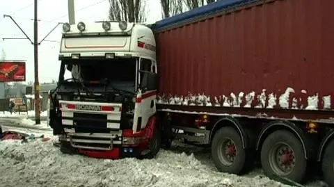 Tir złamał sie w pół