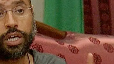 Kaddafi zmienia front?