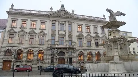 Szczecin: Wykładowca uczelni miał nagrywać przebierające się kobiety