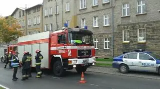 Strażacy ewakuowali mieszkańców bloku