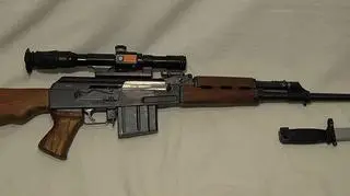 Karabin półautomatyczny Zastava-M76 używany w czasie wojny w byłej Jugosławii