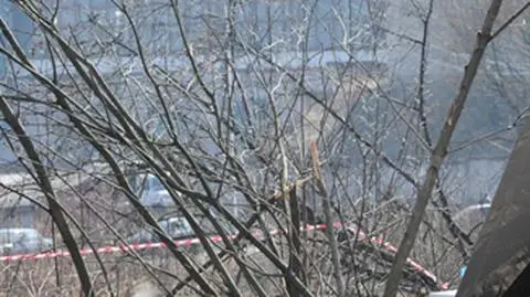 Drugi pilot: "odchodzimy". 
Maszyna dalej opadała