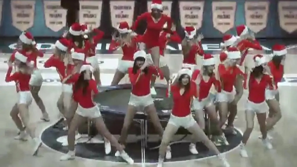 Cheerleaderki składają życzenia 