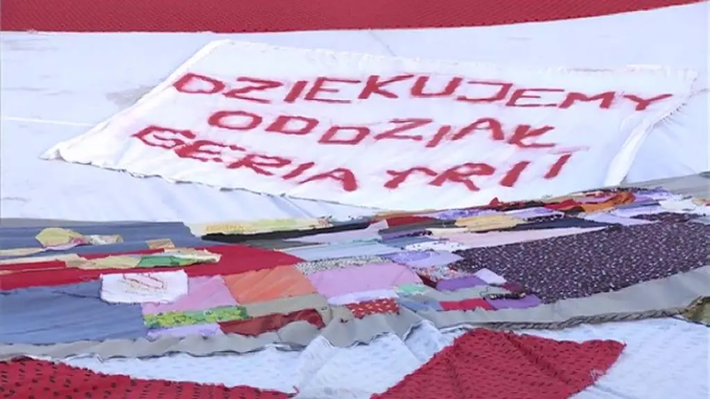 Chorzowianie uszyli olbrzymie serce dla WOŚP
