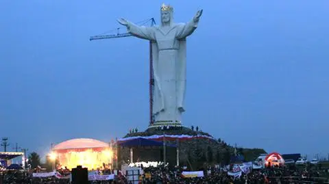 Chrystus-gigant poświęcony