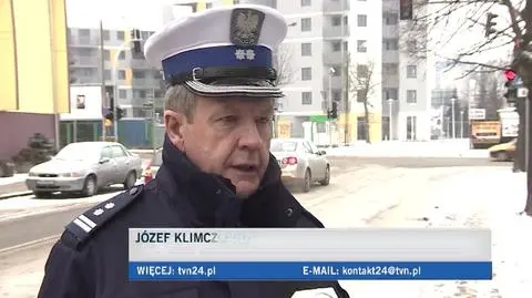 Ciężarówka staranowała dwa samochody i zablokowała drogę