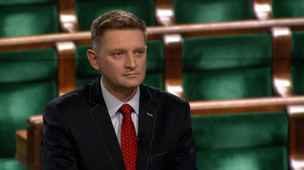 "Cisną się na usta słowa ... kamieni kupa".