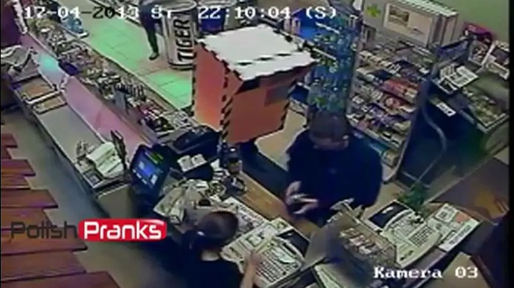 Człowiek-fotoradar po "pracy"