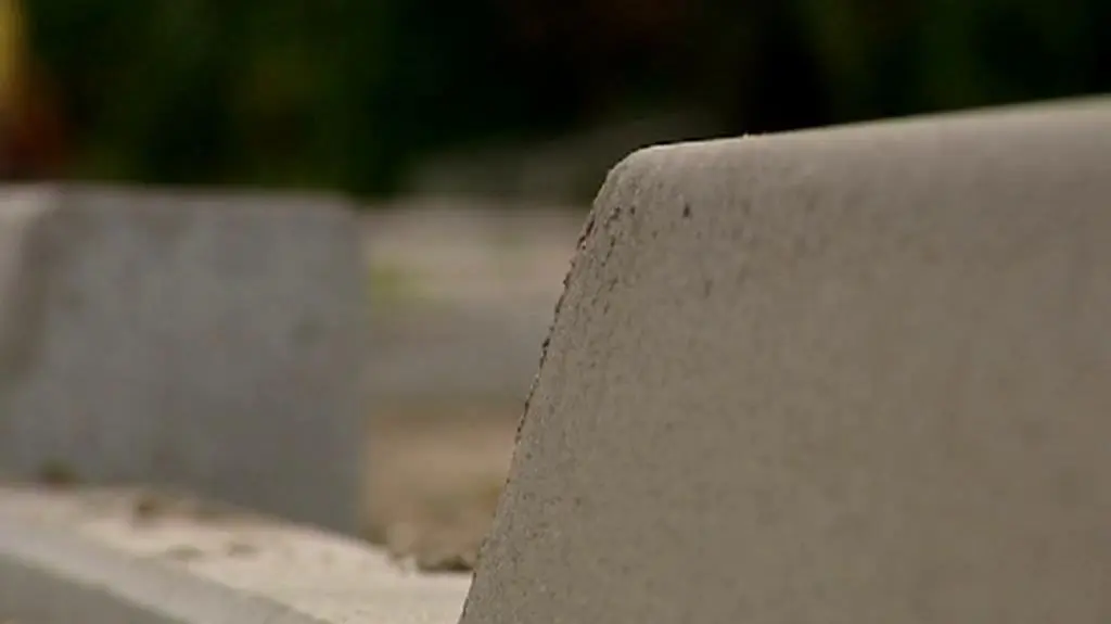 Cztery chodniki przy jednej drodze 