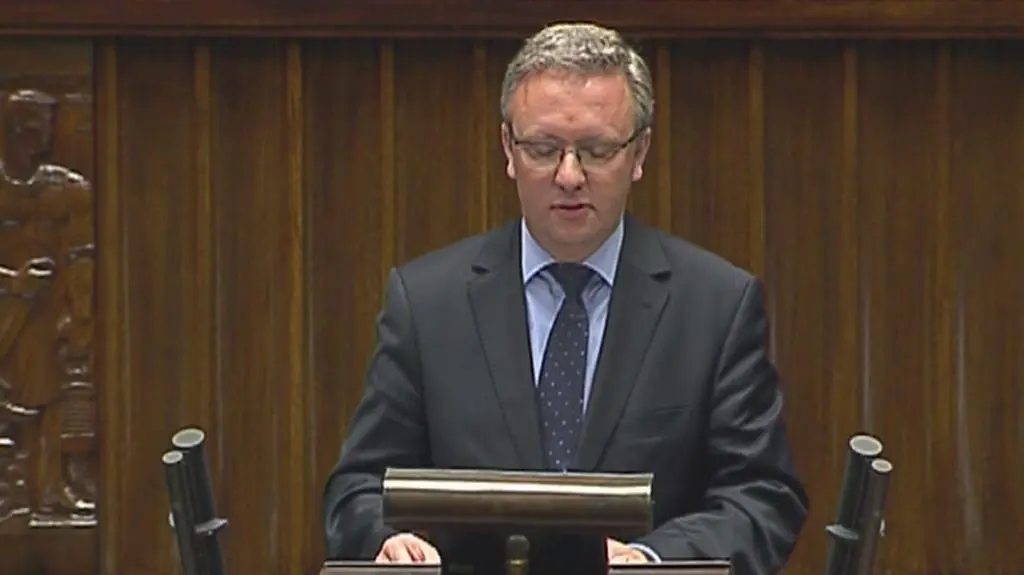 "Czy możemy zaufać komuś, kto nic nie pamięta, albo nie potrafi trzymać języka za zębami?"