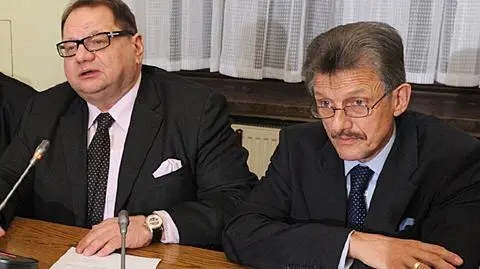 "Czy prokurator powinien uspokajać czy informować o ustaleniach?"
