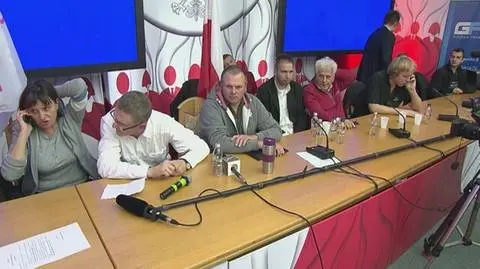 Demonstrujący okupują salę konferencyjną PKW