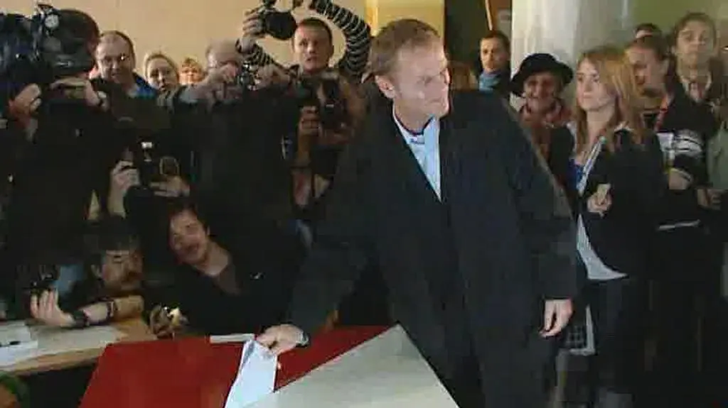 Donald Tusk głosuje