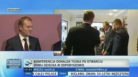 Donald Tusk grał z podopiecznymi domu dziecka w pilkarzyki