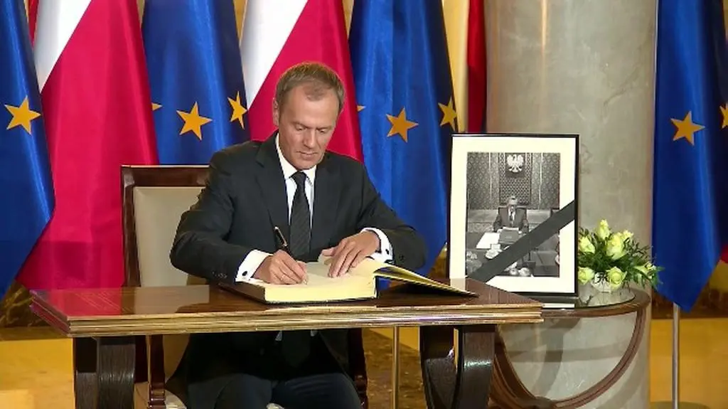 Donald Tusk wpisał się do księgi kondolencyjnej 