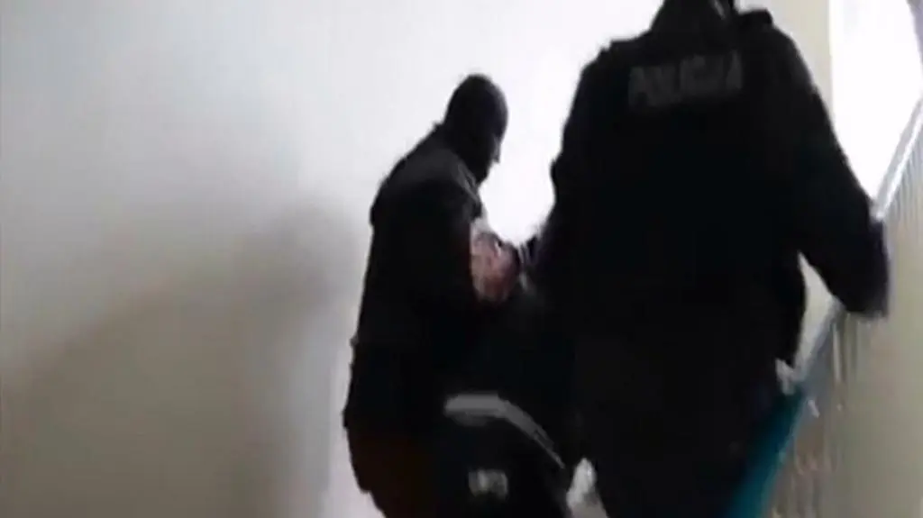 Doprowadzenie 27-latka podejrzanego o pobicie czterech osób