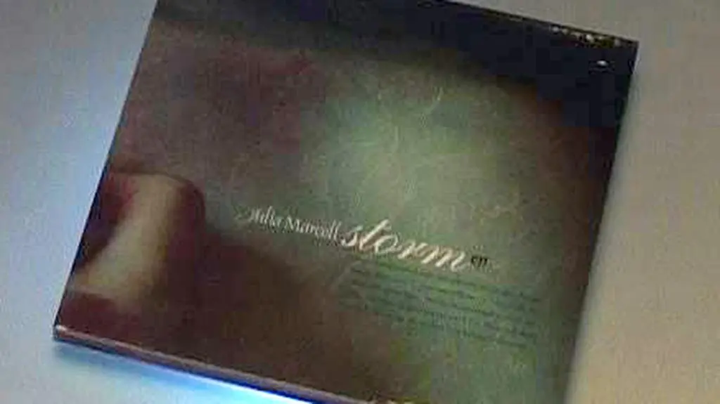 Dotychczas Julia Marcell wydała minialbum