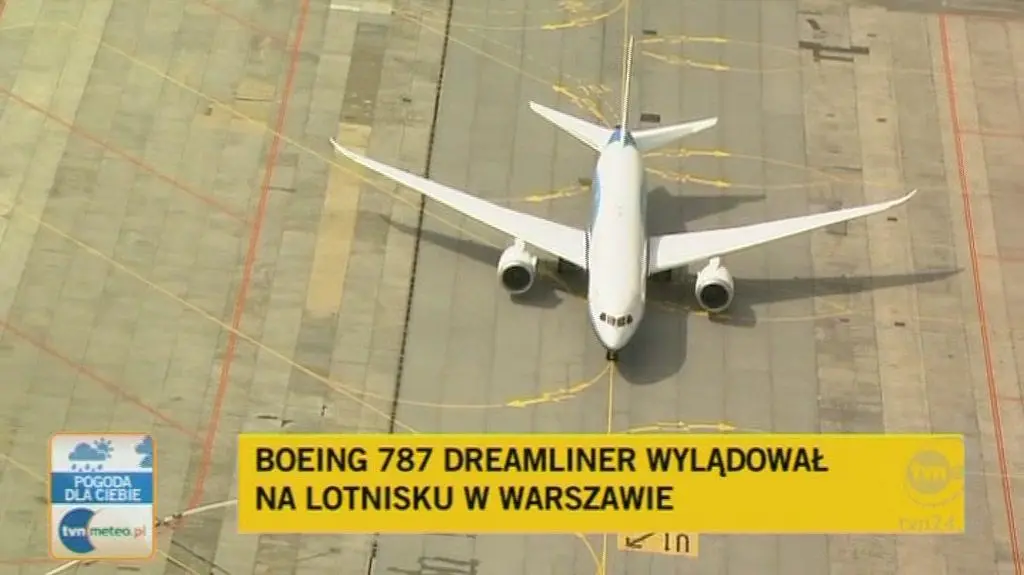 Dreamliner na płycie lotniska