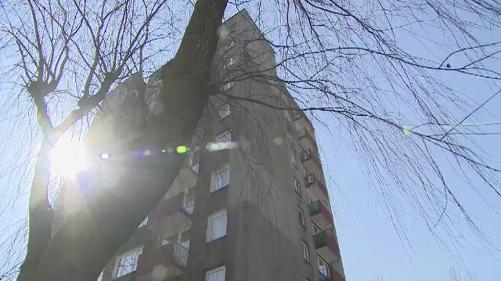 Drugi dzień prostowania bloku w Katowicach 