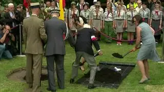 Drzewo Pamięci zasadzone w Ogrodzie Saskim