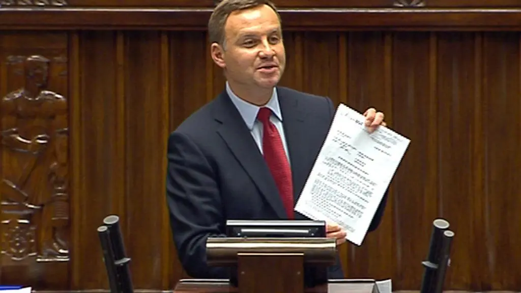 Duda: premier wiedział, nie powiedział, ludzie stracili majątki