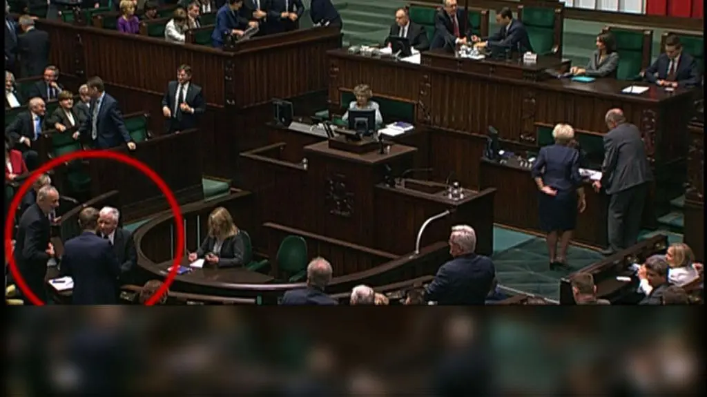 "Dwaj bohaterowie waśni narodowej podają sobie ręce". Polityczna sensacja, czy cud?
