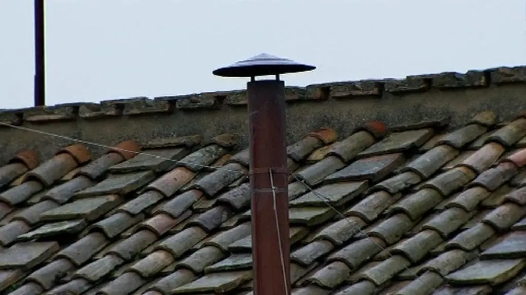 Dym nad Watykanem to symbol. Czasami kłopotliwy