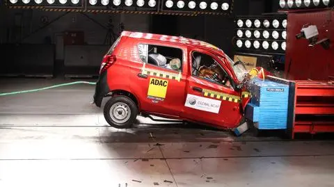 Dziecko w foteliku Suzuki chroni lepiej niż dorosłego