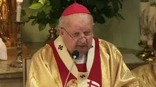 Dziwisz: W Krakowie, w Wielki Piątek kuszą czerwone światła w oknach