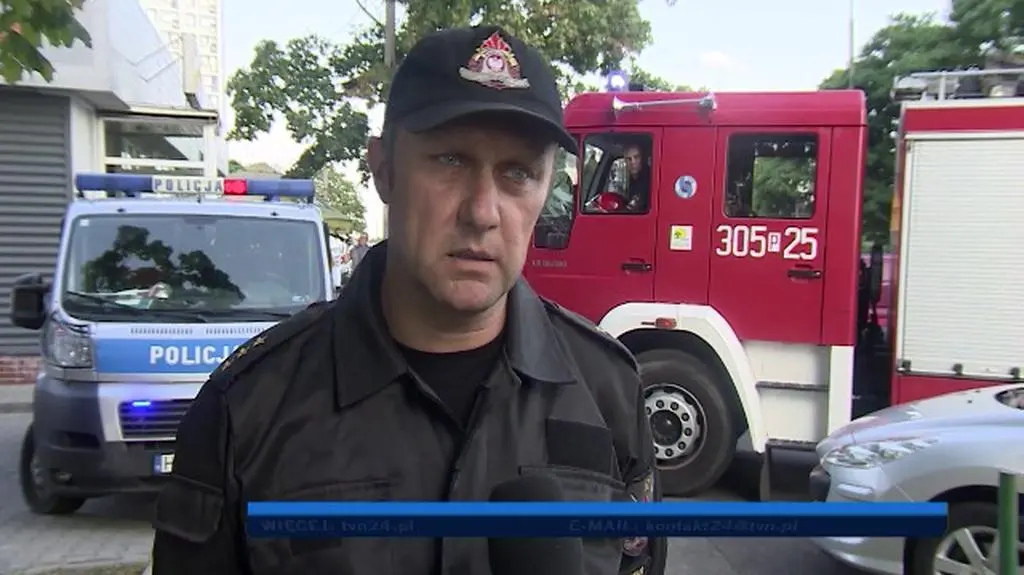 Dźwig przewrócił się na pawilon handlowy