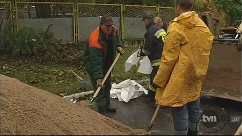 Elbląg i okolice walczą z wielką wodą (TVN24)