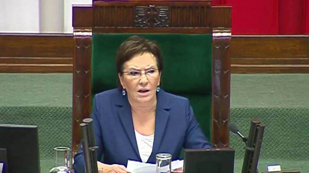 Ewa Kopacz odczytuje oświadczenie Grupińskiego