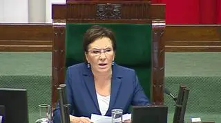 Ewa Kopacz odczytuje oświadczenie Grupińskiego