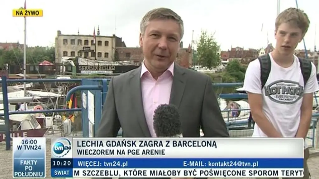 Fani czekają na piłkarzy FC Barcelony