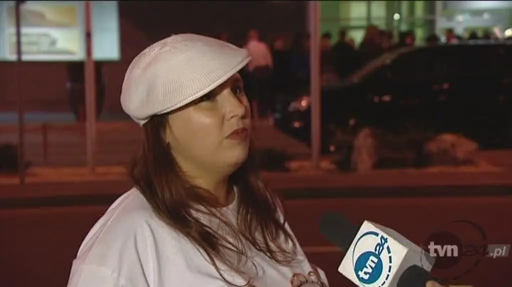 Fani czekali pod hotelem