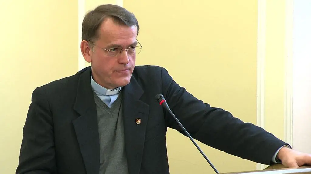 "Fascynacja kobietami to był jeden z powodów, dla których zostałem księdzem"