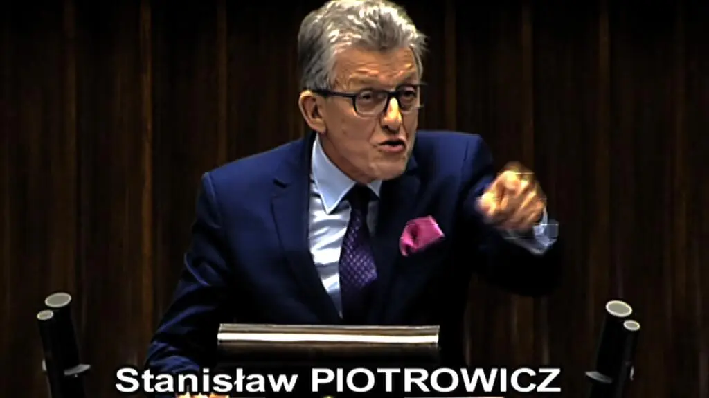 Fragment materiału "Czarno na białym" o Stanisławie Piotrowiczu