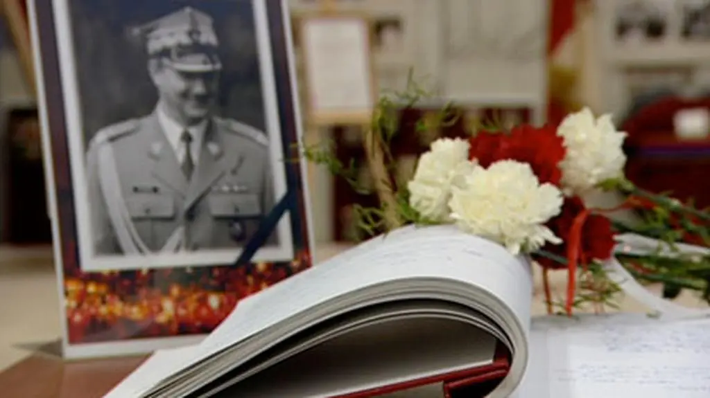 Gen. Kazimierz Gilarski (TVN Warszawa, 15.04.2010)