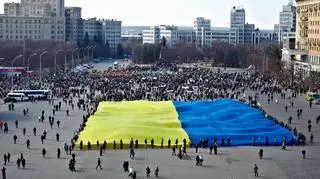 Gigantyczna flaga przeciw wojnie