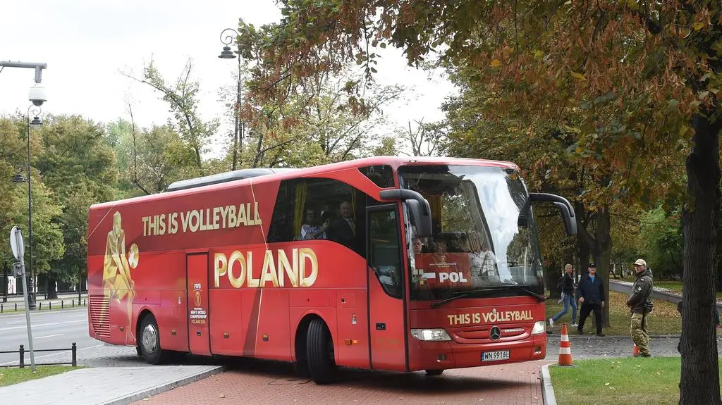 Gromkie "dziękujemy" na powitanie siatkarzy w Kancelarii Premiera