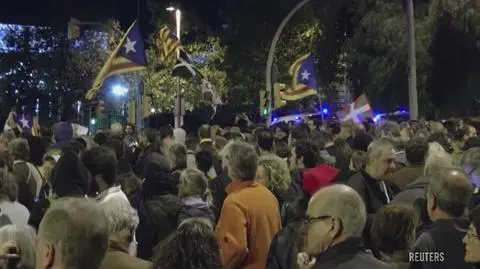 Hałaśliwy protest przeciwko wizycie króla Hiszpanii w Katalonii
