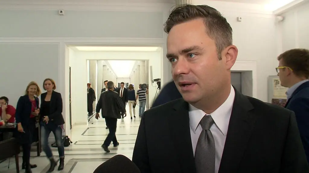 Hofman: albo się jest bliżej ludzi, albo się ma kalendarz