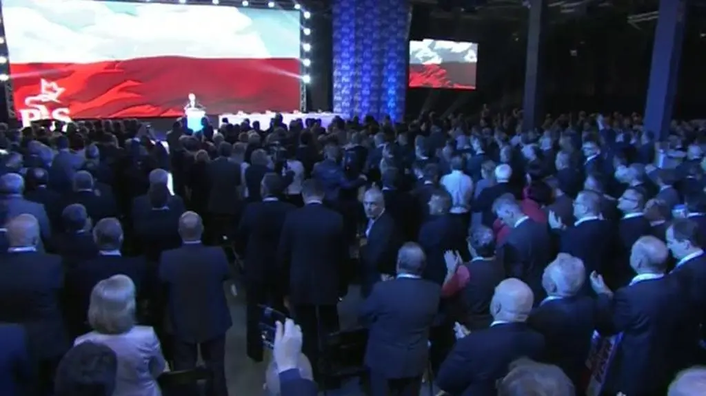 Hymn państwowy na rozpoczęciu Kongresu PiS